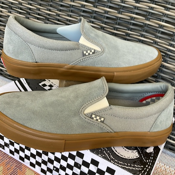 Vans Men’s Skate Slip-On Grey/Gum
VN0A5FCAN3Z
Sneakers - Picture 10 of 16